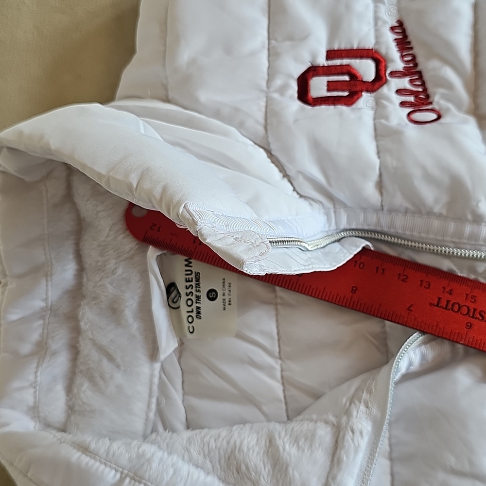 Colosseum White Quilted Vest with Red Logo - Picture 2 of 5